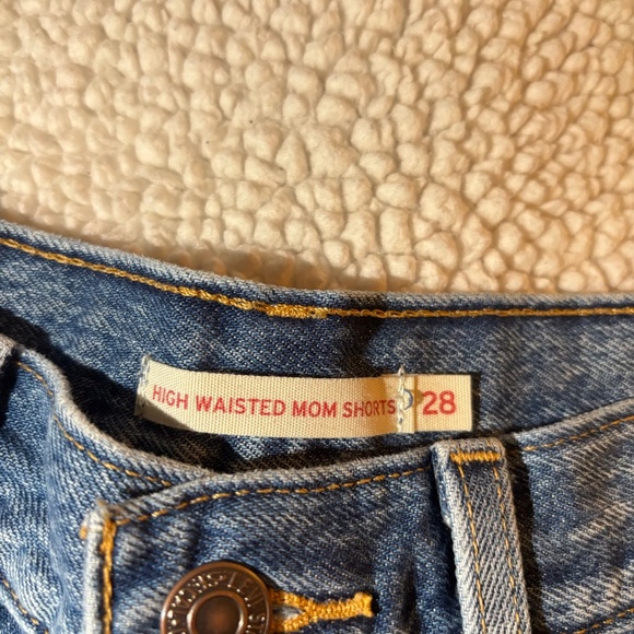 Levi High Waisted Mom Shorts W28 - Picture 2 of 4